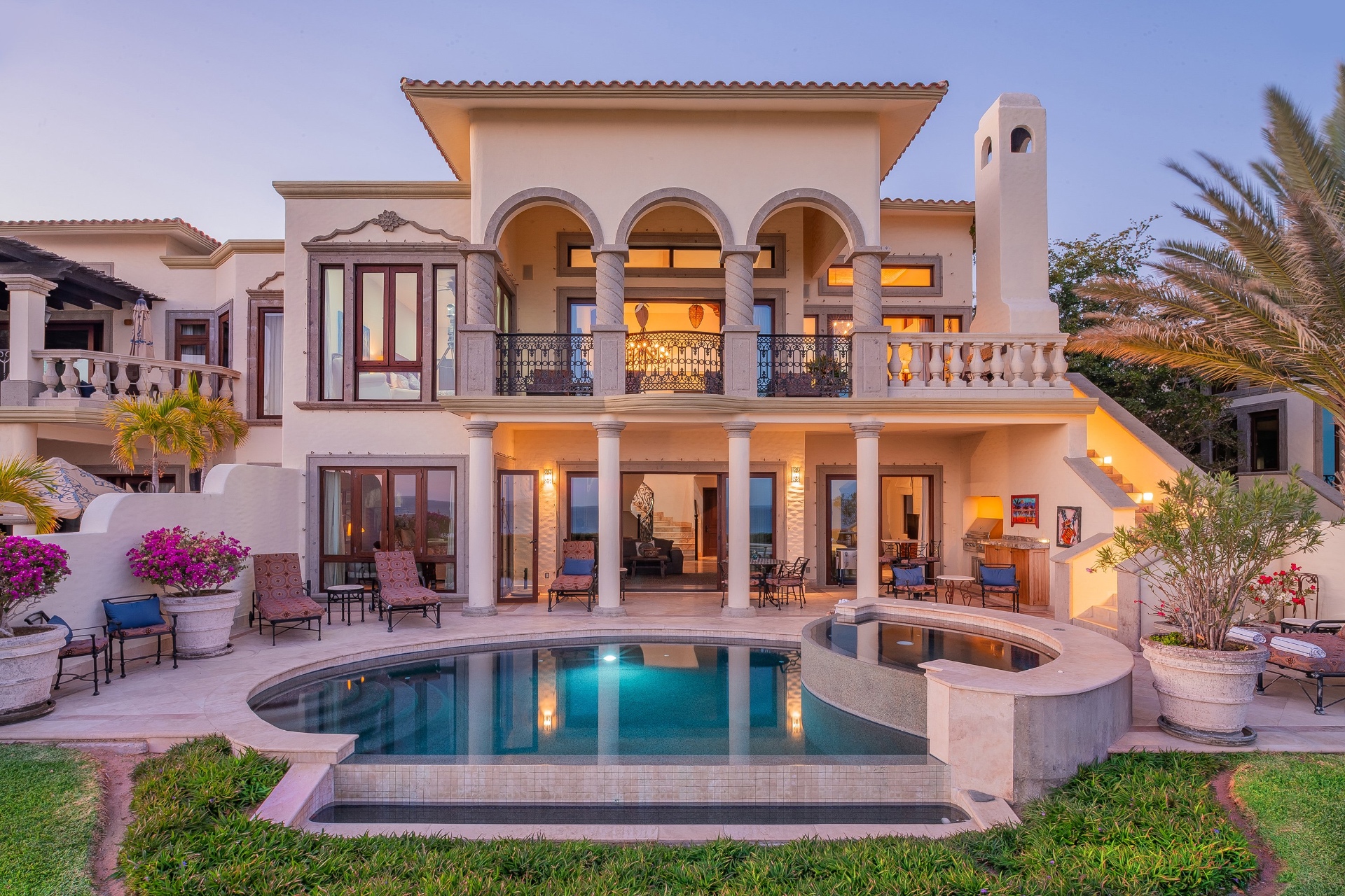 Villa Cabo San Lucas Exterior & Pool at Dusk