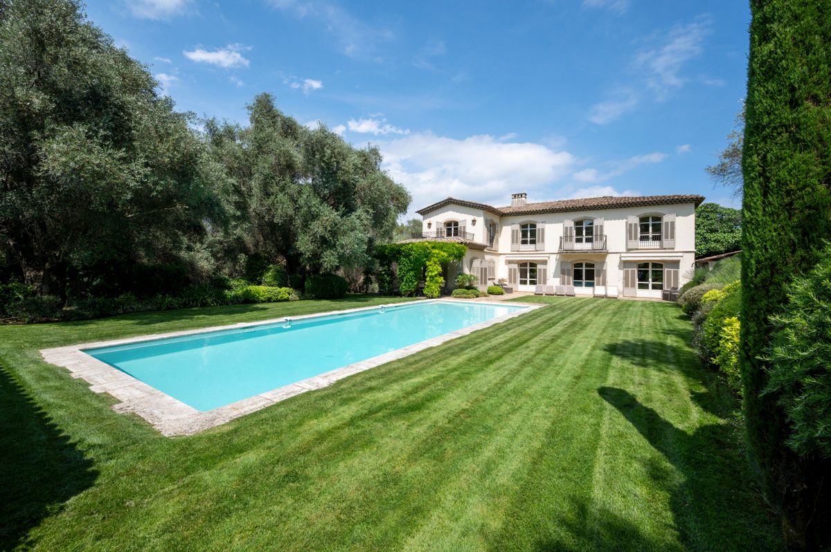 Villa Mougins Hideaway Pool & Facade