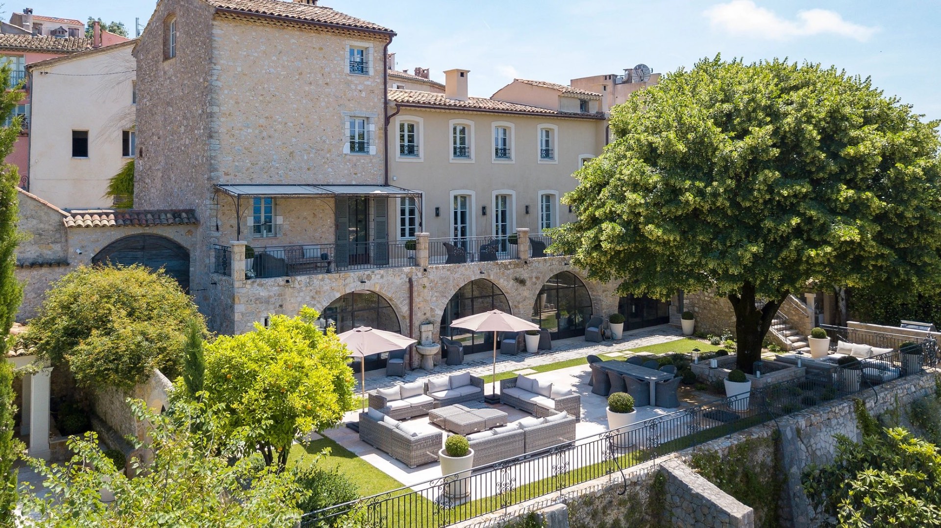 Historic Mougins Estate Exterior & Courtyard