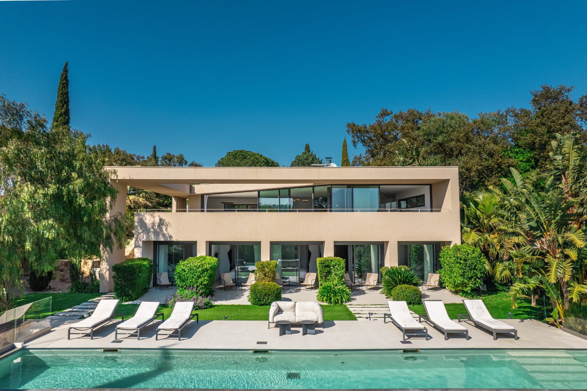Villa Ramatuelle Pool & Exterior