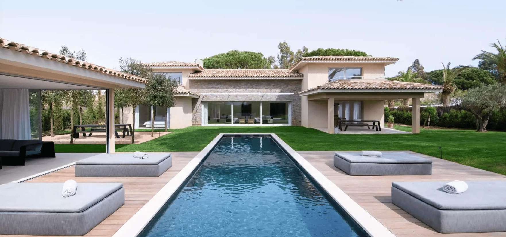 Villa Saint-Tropez Pool & Exterior